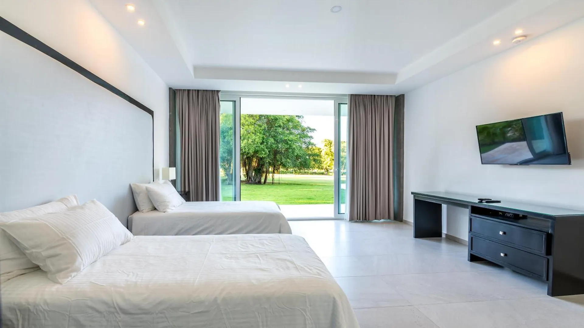 Modern Brand New Villa With Pool, Jacuzzi, Chef At Cocotal Golf & Country Club Punta Cana
